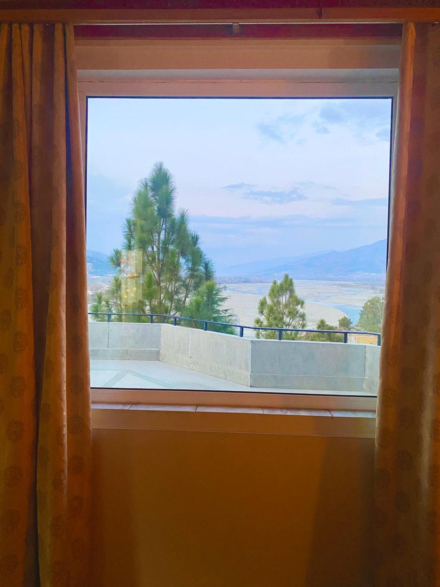 Rock City Resort Saidu Sharif Extérieur photo