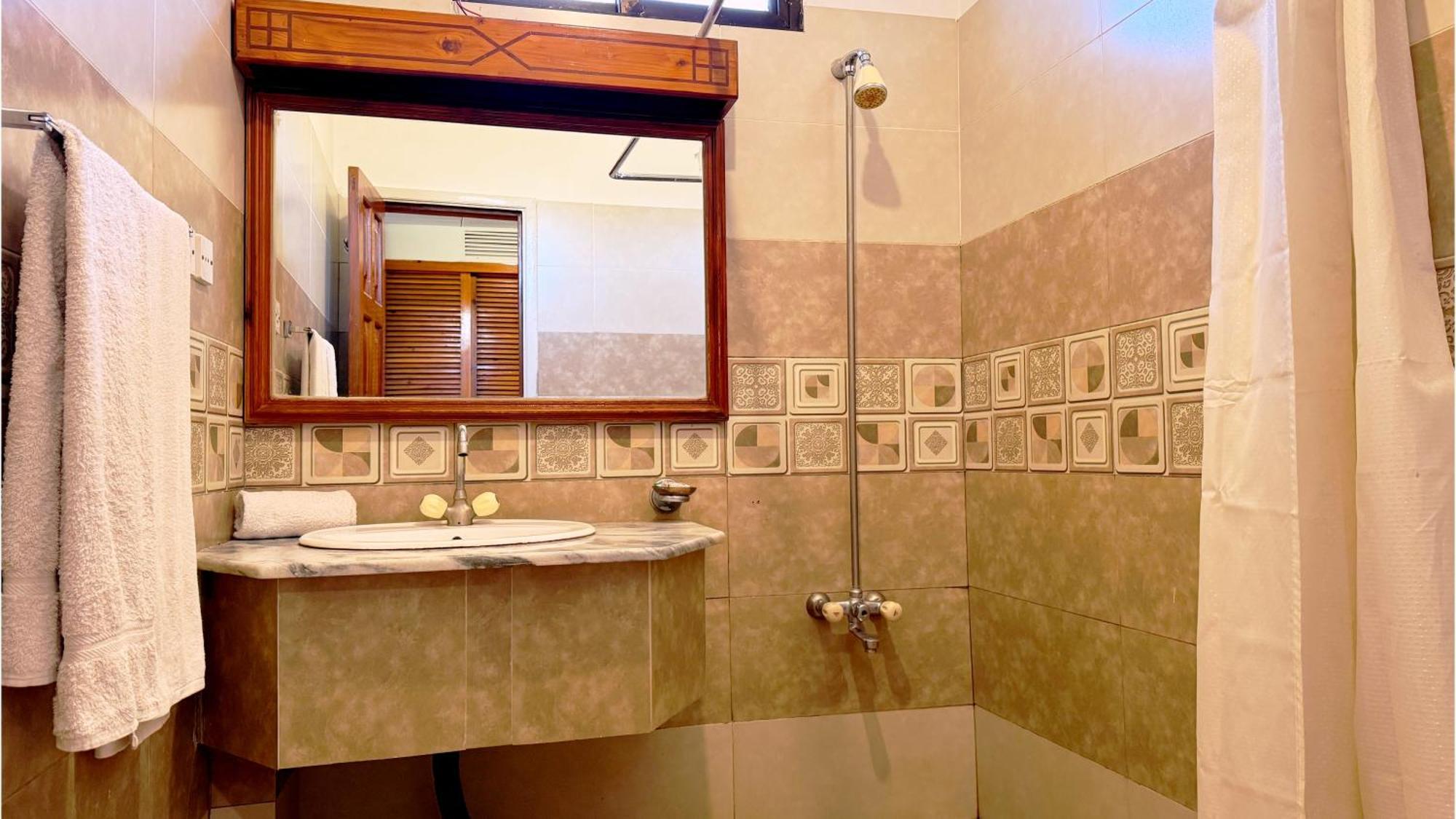 Rock City Resort Saidu Sharif Extérieur photo